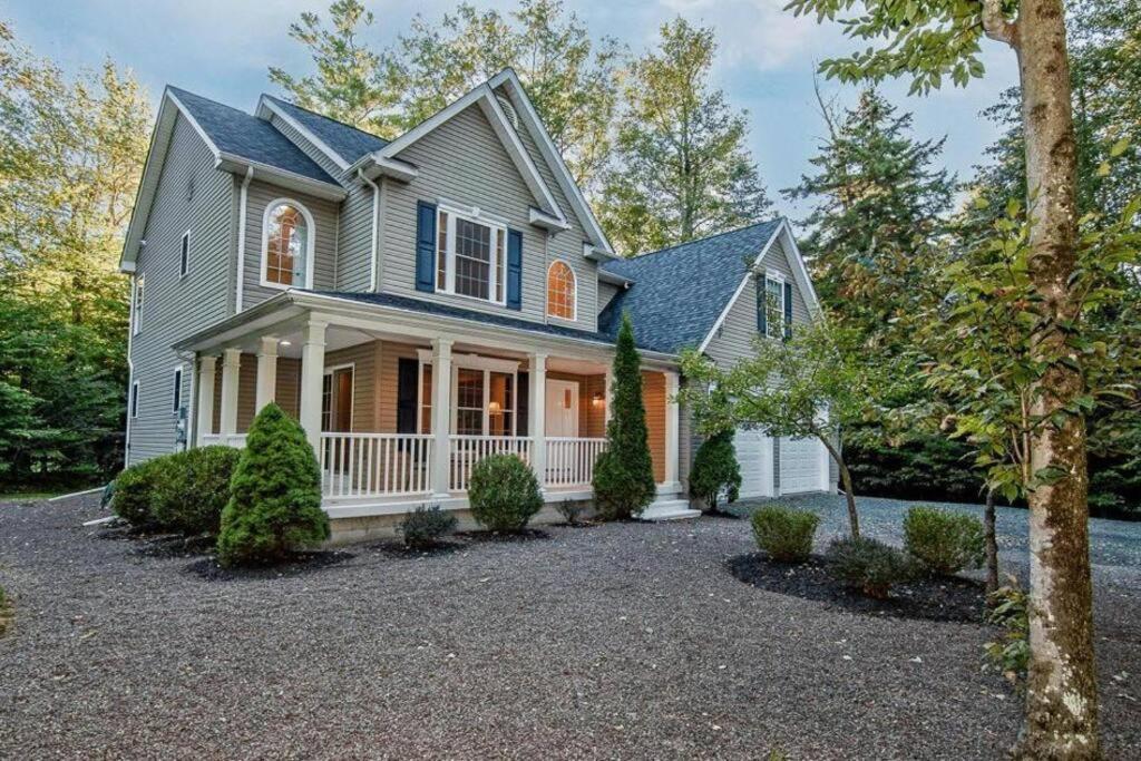 Luxury 4 Bedroom House In Pocono Mountains In Golf Course Near Tobyhanna
