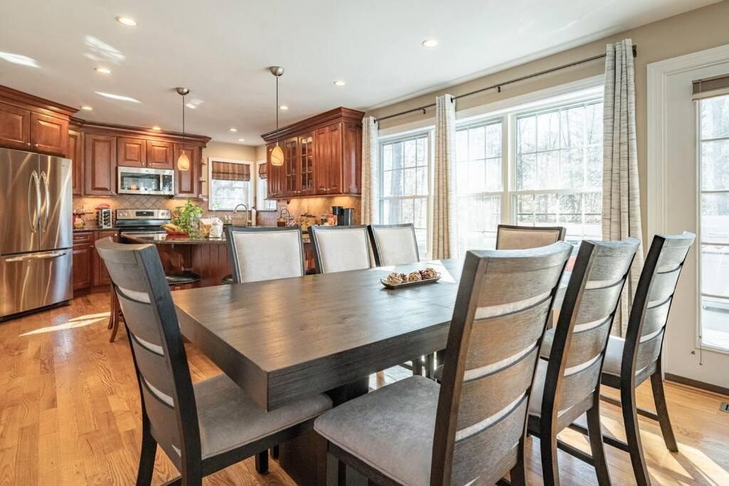 Luxury 4 Bedroom House In Pocono Mountains In Golf Course Near Tobyhanna