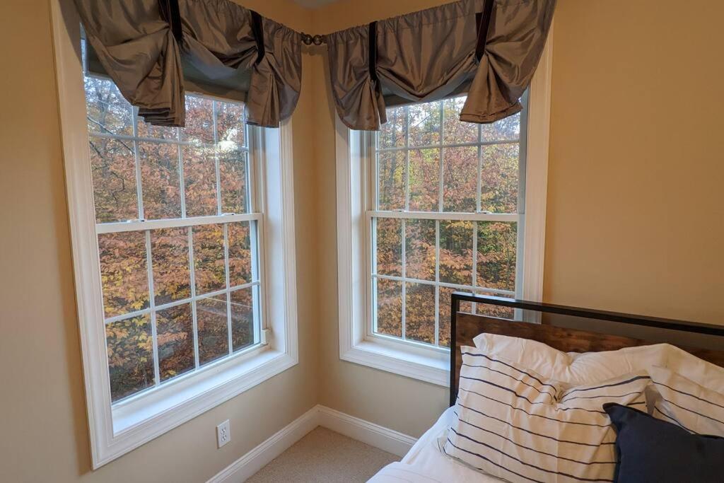 Luxury 4 Bedroom House In Pocono Mountains In Golf Course Near Ferienhaus *