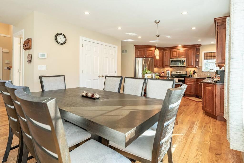 Luxury 4 Bedroom House In Pocono Mountains In Golf Course Near