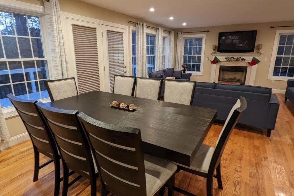 Luxury 4 Bedroom House In Pocono Mountains In Golf Course Near Ferienhaus